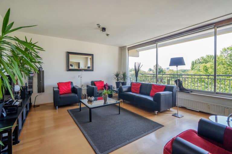 Foto van de woning aan de Aart van der Leeuwlaan 84