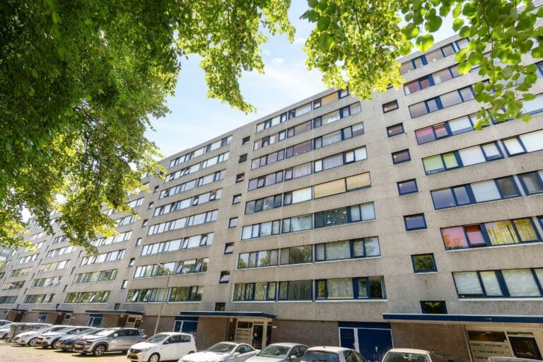 Foto van de woning aan de Roland Holstlaan 902