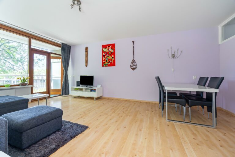 Foto van de woning aan de Roland Holstlaan 902