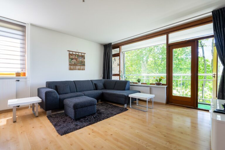 Foto van de woning aan de Roland Holstlaan 902