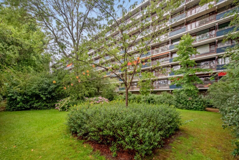 Foto van de woning aan de Roland Holstlaan 902