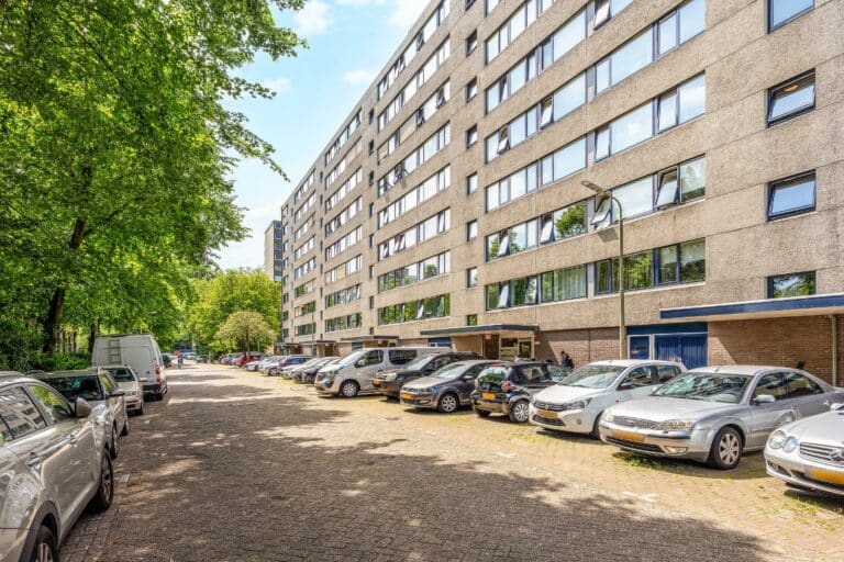 Foto van de woning aan de Roland Holstlaan 746
