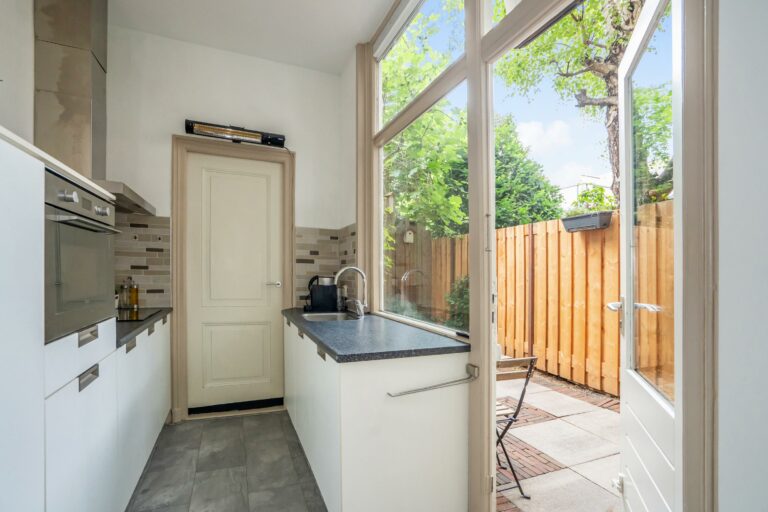 Foto van de woning aan de Warmoezierstraat 13