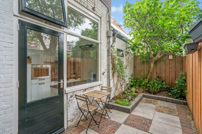 Foto van de woning aan de Warmoezierstraat 13