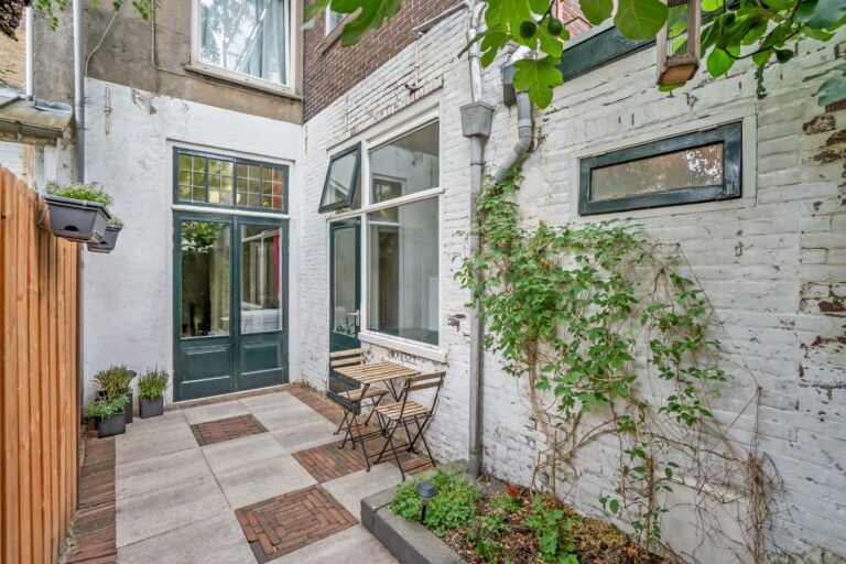 Foto van de woning aan de Warmoezierstraat 13