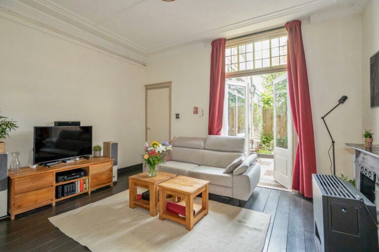 Foto van de woning aan de Warmoezierstraat 13