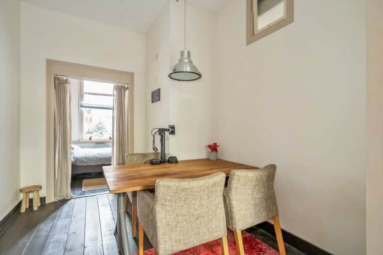Foto van de woning aan de Warmoezierstraat 13