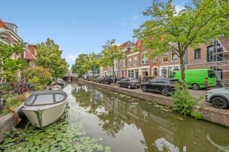 Foto van de woning aan de Warmoezierstraat 13